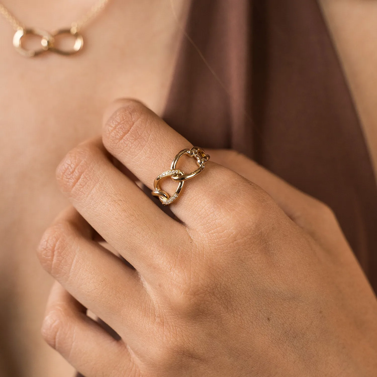 18k Yellow Gold 'LOVE KNOT' Amorevero Ring