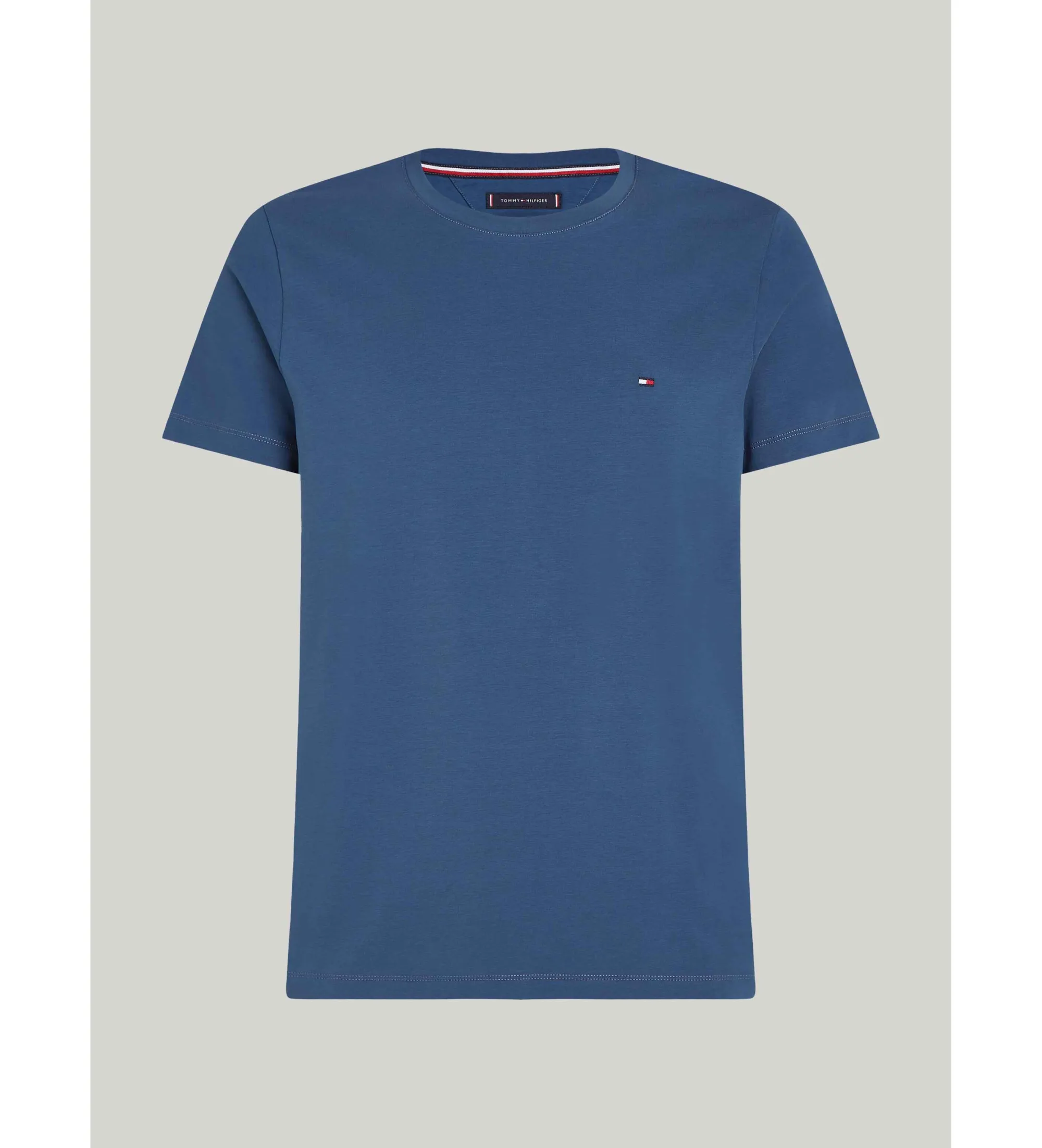 Extra slim fit t-shirt with embroidered blue logo.