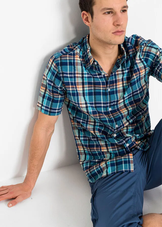 Comfortable fit short-sleeve thousand stripes blue checkered shirt.