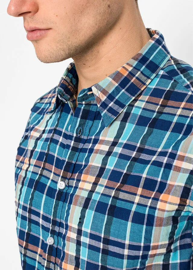 Comfortable fit short-sleeve thousand stripes blue checkered shirt.