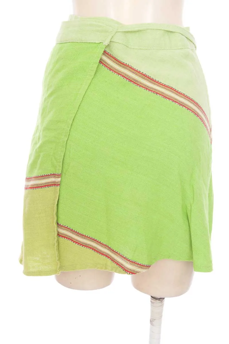 Green Skirt - Closeendo