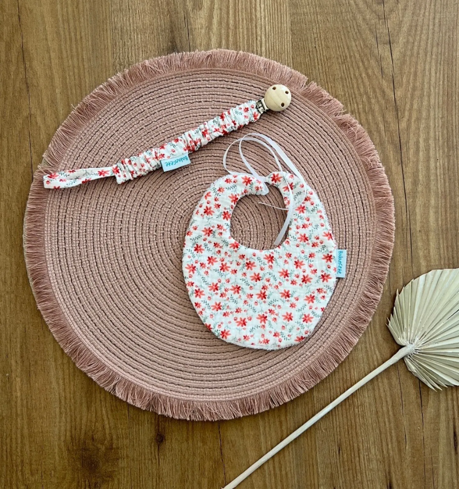 Muslin bib and pacifier clip set with Daisy print.