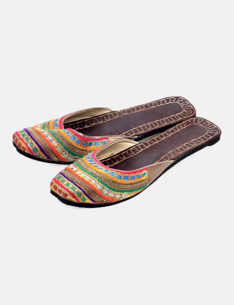 Multicolor Embroidered Shoe - NoName