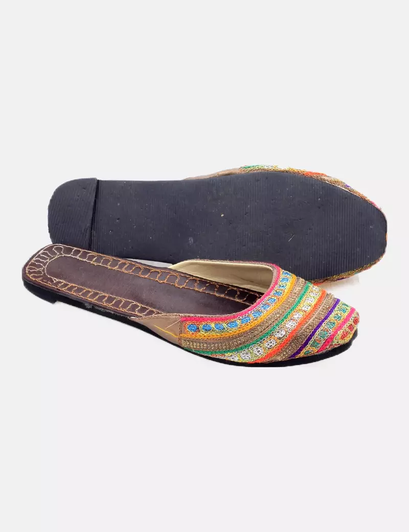 Multicolor Embroidered Shoe - NoName