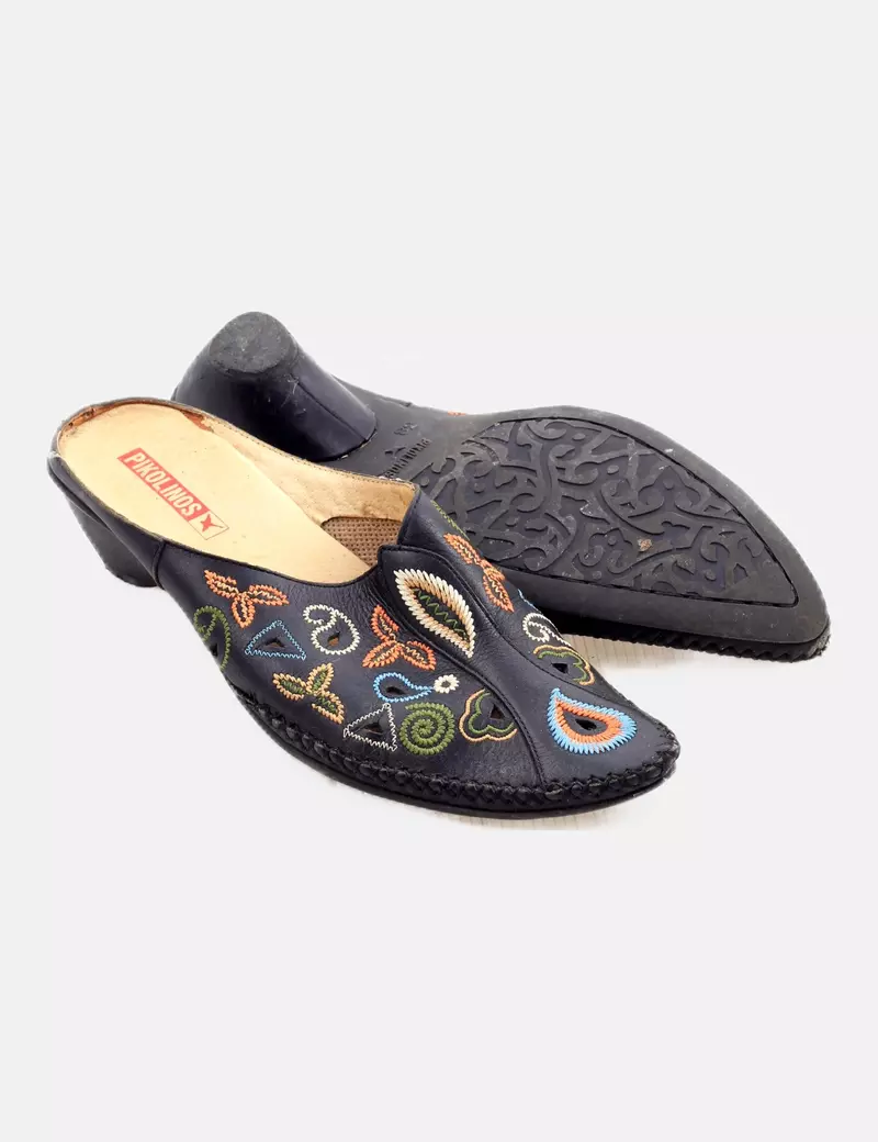 Pikolinos embroidered multicolor clog