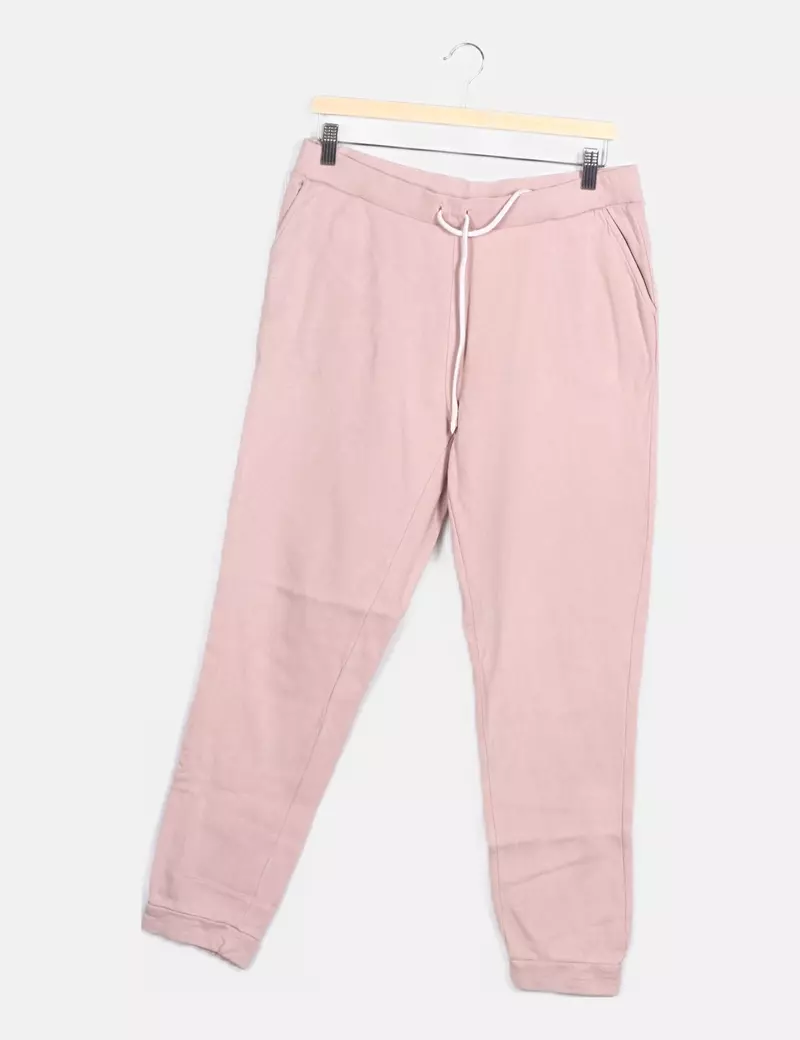 Pink basic jogger from Kiabi.