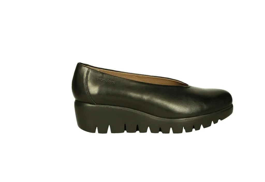 Salon Classic Black Leather Low Wedges