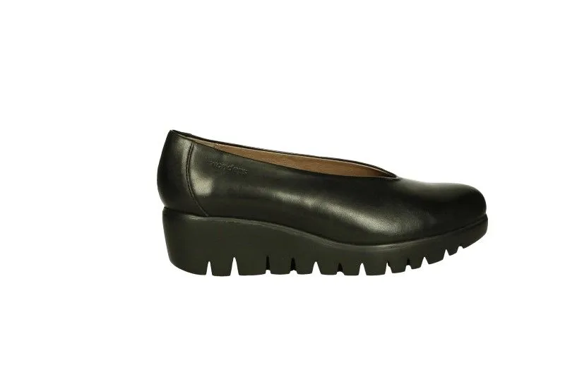 Salon Classic Black Leather Low Wedges