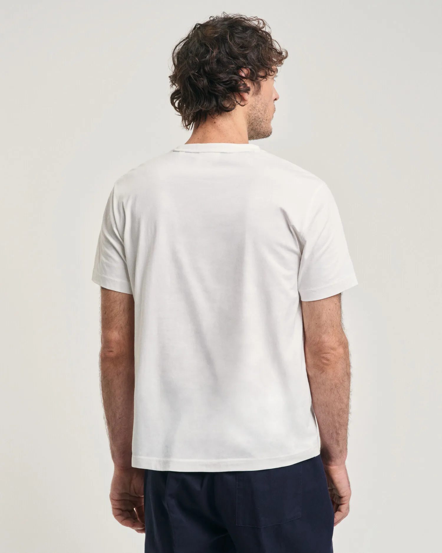 Seasonal Essential T-shirt with Archive Shield Embroidery.