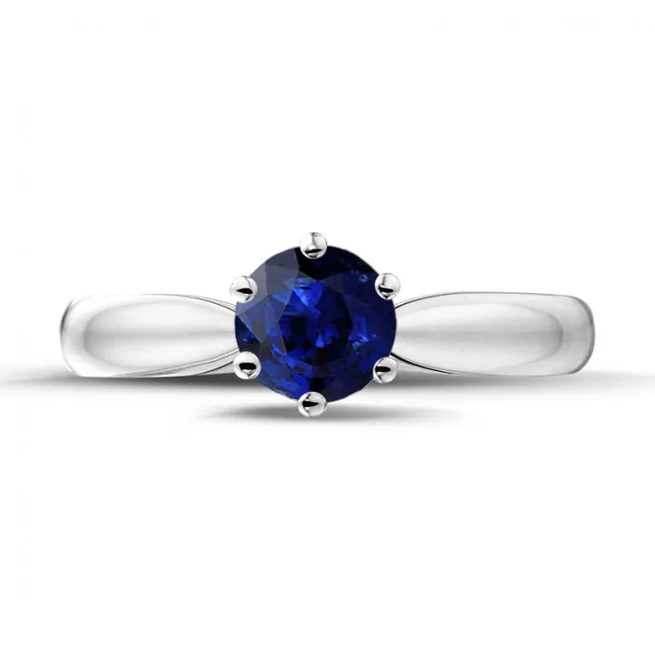 White gold solitaire ring with round sapphire.