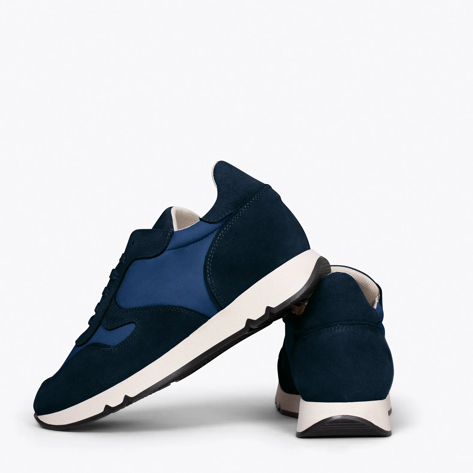 WOMEN'S SPORTS SHOES NAVY