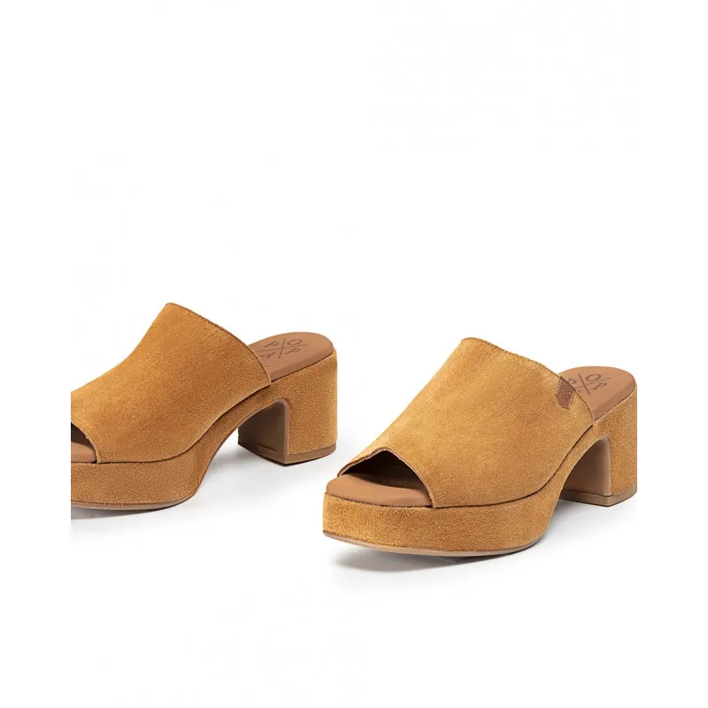 Open-Toe Tulum Leather Clogs